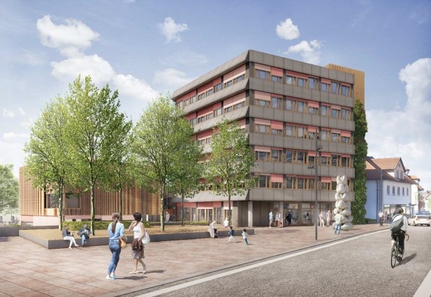 Moderne Gebäudefront mit Bäumen