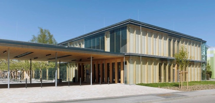 Moderne Architektur mit Holzverkleidung